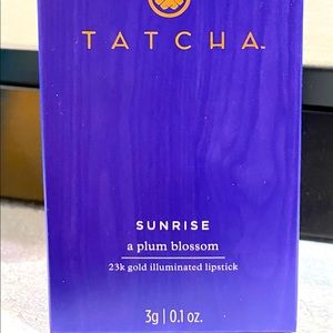 Lipstick in plum rose with 23k gold illumination